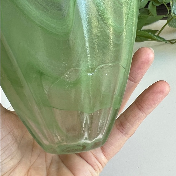 Vintage Green Art Glass Vase Decor - Picture 9 of 16